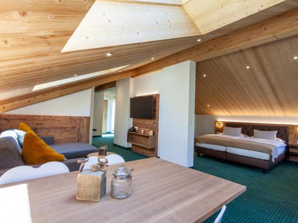 Hotel Jägerhof : photo 7 de la chambre suite familiale attique - vue sur mont cervin