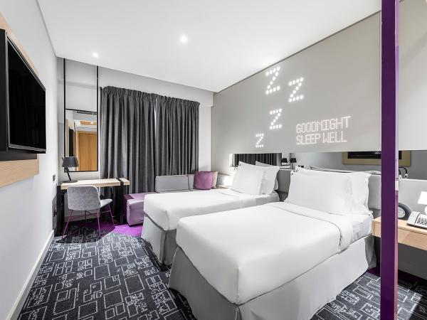 Studio M Arabian Plaza Hotel & Hotel Apartments : photo 1 de la chambre chambre lits jumeaux urbaine - service de navette gratuit pour plage d'al mamzar et centre-ville de deira