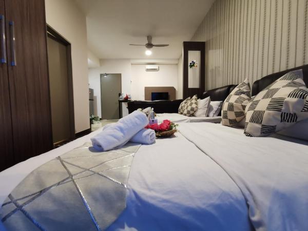 Attic Home Melaka Silverscape Residence & Jonker : photo 7 de la chambre deluxe twin studio (private bathtub and city view)