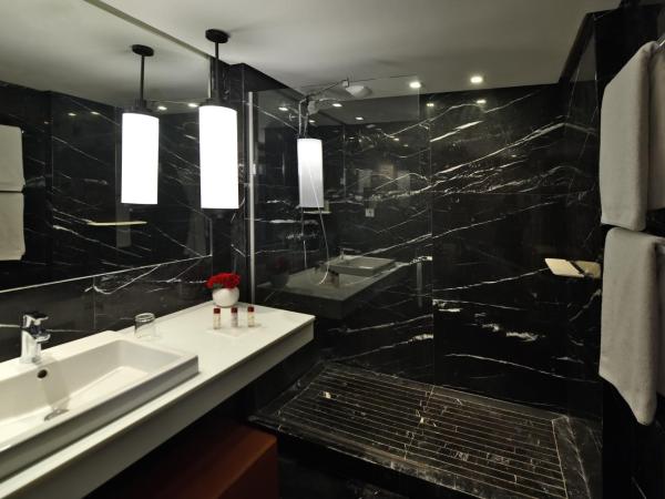 Mövenpick Hotel Mansour Eddahbi Marrakech : photo 10 de la chambre chambre lit king-size supérieure