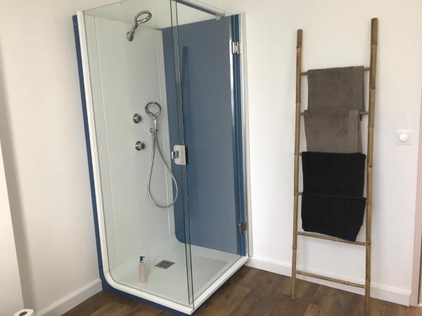 Auberge Ti'gousket : photo 2 de la chambre chambre double ou lits jumeaux - vue sur jardin