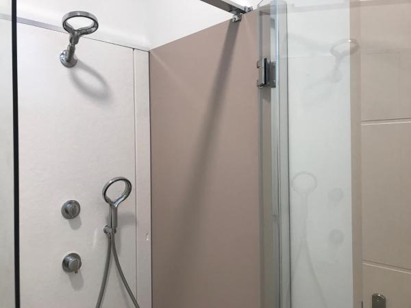 Auberge Ti'gousket : photo 2 de la chambre chambre lit king-size - vue sur jardin