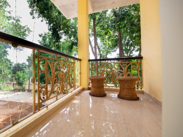 Sugam Resort & Convention Centre : photo 3 de la chambre suite avec balcon