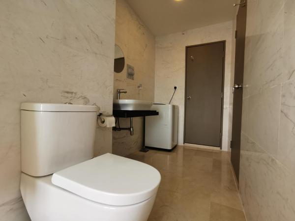 Attic Home Melaka Silverscape Residence & Jonker : photo 10 de la chambre superior queen studio (private bathtub and city view)