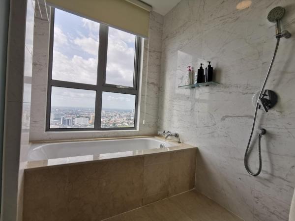 Attic Home Melaka Silverscape Residence & Jonker : photo 10 de la chambre luxury family 2 bedroom suite (private bathtub and sea view)