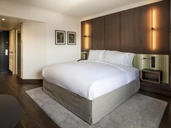 Le Louise Hotel Brussels - MGallery : photo 3 de la chambre chambre lit king-size deluxe - vue sur cour ou ville