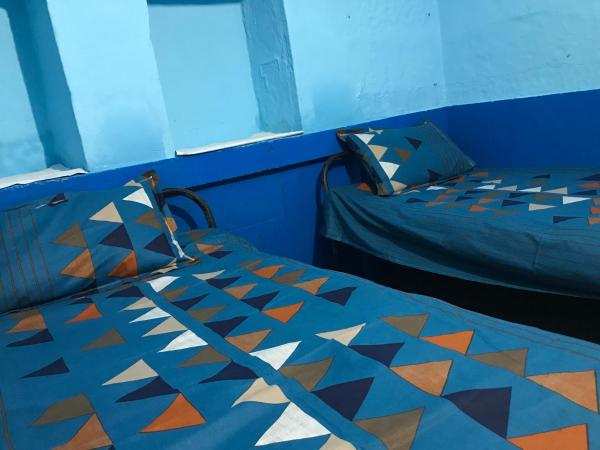 Blue Stay Jodhpur : photo 2 de la chambre chambre lits jumeaux avec salle de bains commune