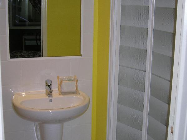 Hotel-Restaurant Le Victoria : photo 7 de la chambre chambre familiale