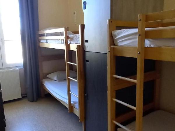 Auberge de Jeunesse HI Marseille Bois-Luzy : photo 4 de la chambre chambre quadruple