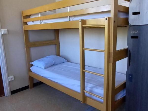 Auberge de Jeunesse HI Marseille Bois-Luzy : photo 1 de la chambre lit dans dortoir pour hommes de 6 lits