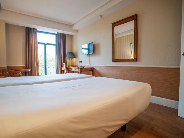 Valladolid Recoletos : photo 2 de la chambre chambre double ou lits jumeaux standard avec vue