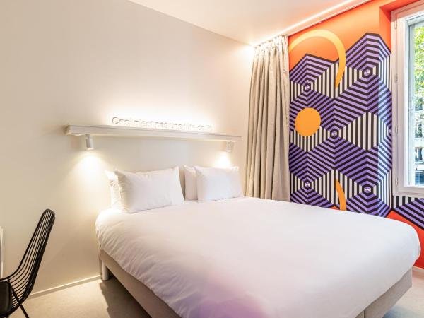 Graphik Montparnasse : photo 3 de la chambre chambre double avec salle de bains privative