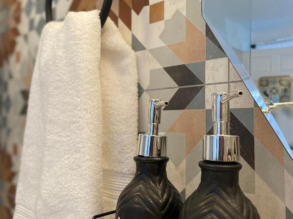 Flora House Denver : photo 4 de la chambre chambre lit queen-size - vue sur jardin