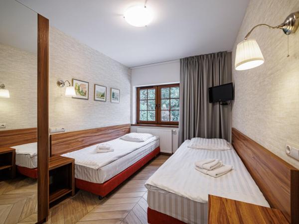 Leśne Patio : photo 3 de la chambre grande chambre double avec salle de bains