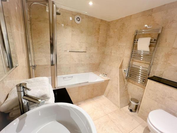 Castle Bromwich Hall; Sure Hotel Collection by Best Western : photo 3 de la chambre chambre familiale classique 