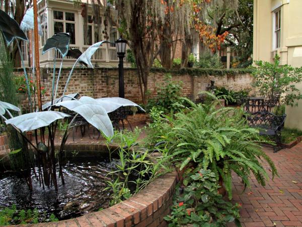 Eliza Thompson House, Historic Inns of Savannah Collection : photo 8 de la chambre chambre lit king-size cour et jardin