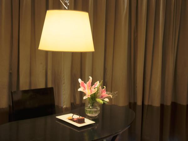 Novotel Kolkata Hotel and Residences : photo 2 de la chambre 1 bedroom apartment with kitchen - enjoy unlimited drinks between 6-8 pm (house brands only), snacks (chef’s special), choice of cocktails/mocktails at an additional cost of inr 1500 + tax per person