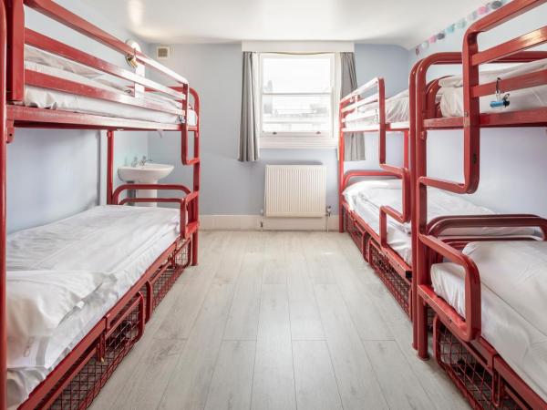 Astor Victoria Hostel : photo 1 de la chambre lit dans dortoir mixte de 8 lits 