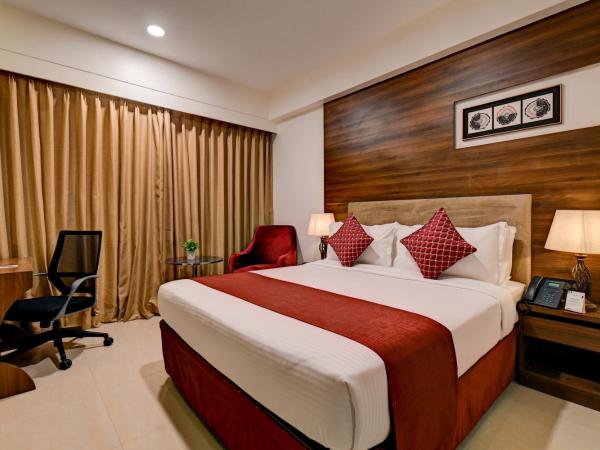 Hotel Tip Top International Pune : photo 8 de la chambre hébergement lit king-size supérieur