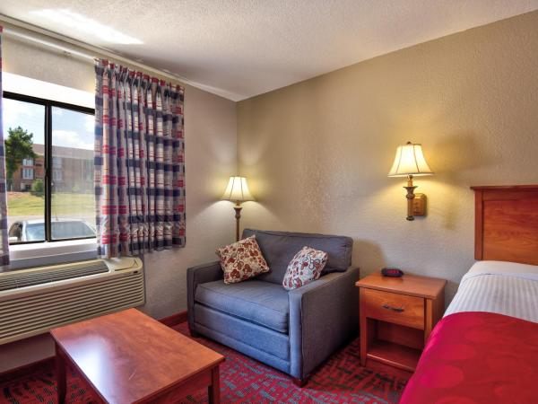 Ramada by Wyndham Oklahoma City Airport North : photo 5 de la chambre chambre lit king-size - non-fumeurs