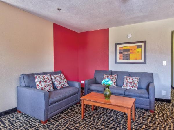 Ramada by Wyndham Oklahoma City Airport North : photo 9 de la chambre suite studio lit king-size - non-fumeurs