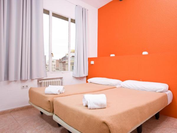 Madrid Motion Hostels : photo 3 de la chambre chambre lits jumeaux avec salle de bains privative