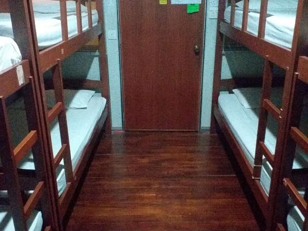 Discovery Youth Hostel Malacca : photo 4 de la chambre chambre familiale avec salle de bains commune