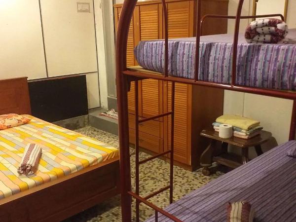 Discovery Youth Hostel Malacca : photo 7 de la chambre chambre familiale avec salle de bains privative