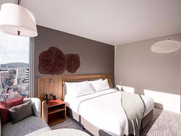 Crowne Plaza Hobart, an IHG Hotel : photo 2 de la chambre premium corner king room with club access