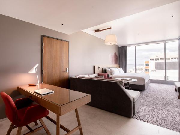Crowne Plaza Hobart, an IHG Hotel : photo 2 de la chambre suite junior lit king-size - vue sur ville