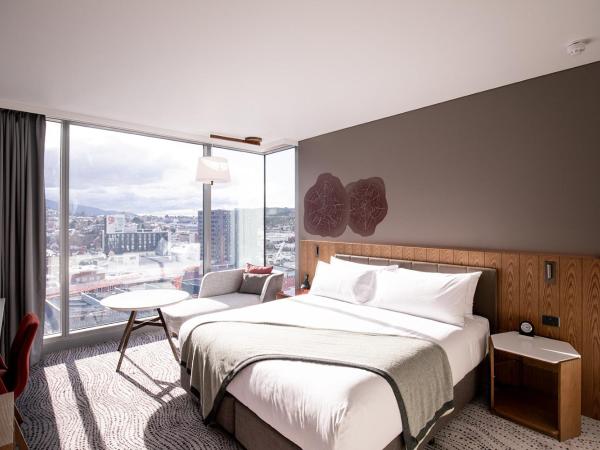 Crowne Plaza Hobart, an IHG Hotel : photo 1 de la chambre premium corner king room with club access