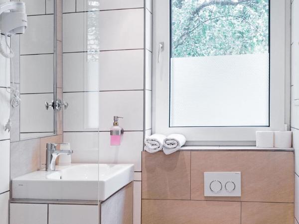 Air Hotel Wartburg : photo 1 de la chambre chambre triple