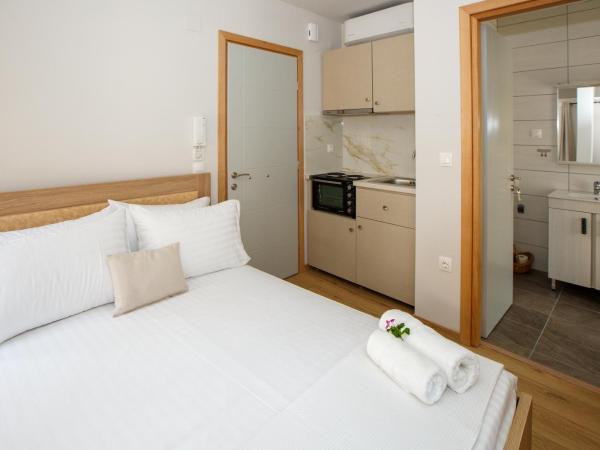 ΟNIRO Comfort Living : photo 5 de la chambre chambre double avec salle de bains privative