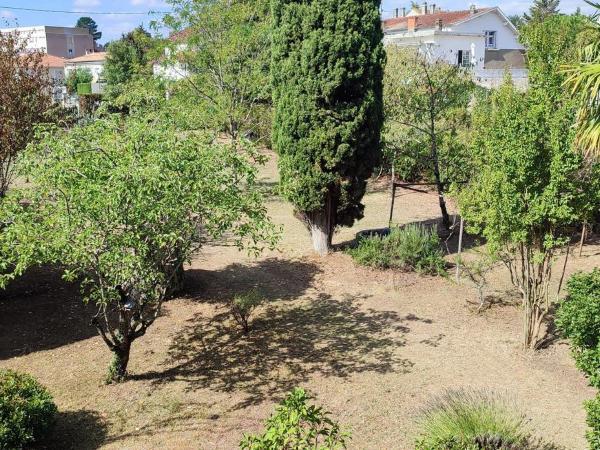 Les Terrasses d'Angoulême : photo 5 de la chambre chambre familiale - vue sur jardin