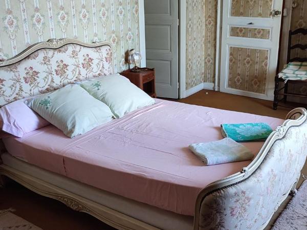 Les Terrasses d'Angoulême : photo 3 de la chambre chambre familiale - vue sur jardin