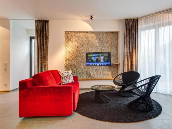 Hotel im Bunker : photo 5 de la chambre studio supérieur avec terrasse et jardin