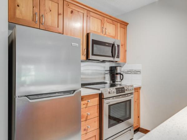 Blackcomb Springs Suites by CLIQUE : photo 2 de la chambre suite 1 chambre avec cuisine complète