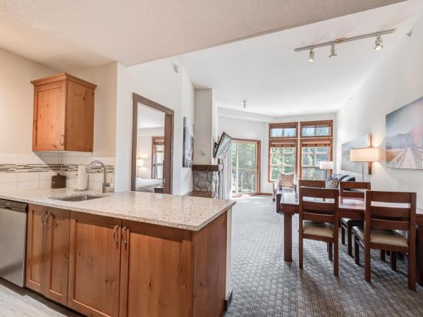 Blackcomb Springs Suites by CLIQUE : photo 1 de la chambre suite 2 chambres avec cuisine entièrement Équipée - côté piste