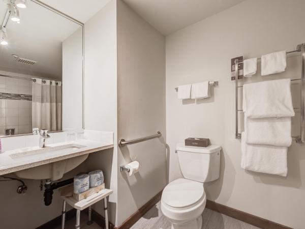 Blackcomb Springs Suites by CLIQUE : photo 6 de la chambre suite 1 chambre lit queen-size avec cuisine entièrement Équipée - accessible aux personnes à mobilité réduite