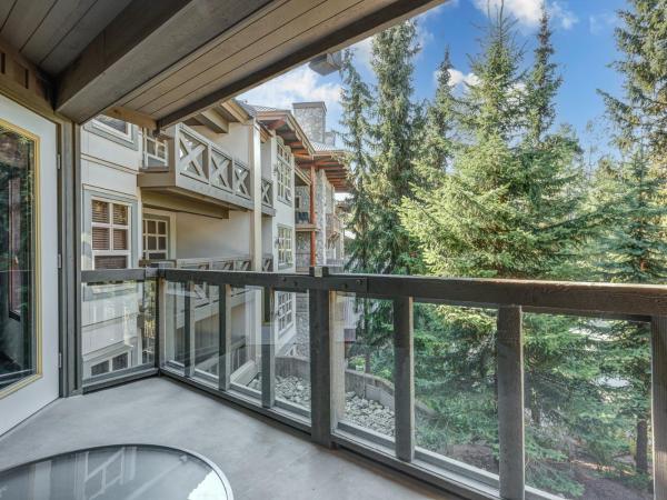 Blackcomb Springs Suites by CLIQUE : photo 8 de la chambre suite 1 chambre lit queen-size avec cuisine entièrement Équipée - accessible aux personnes à mobilité réduite