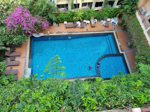 Opey De Place : photo 10 de la chambre chambre double - vue sur piscine