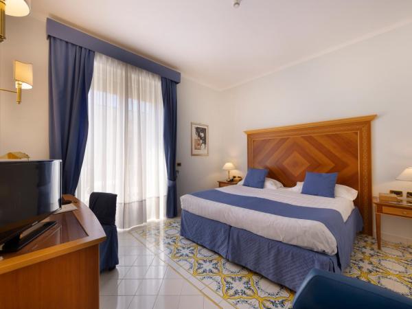 Hotel Continental : photo 9 de la chambre chambre double ou lits jumeaux