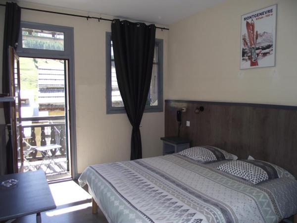 Hotel Valérie : photo 2 de la chambre chambre double sud - vue sur montagne