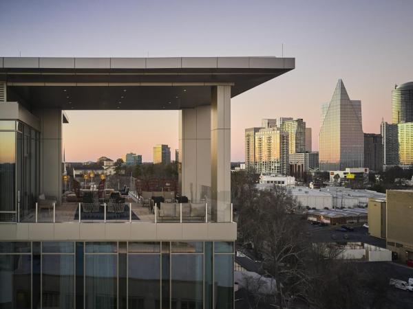 Thompson Atlanta - Buckhead, by Hyatt : photo 6 de la chambre parlor king suite with city view