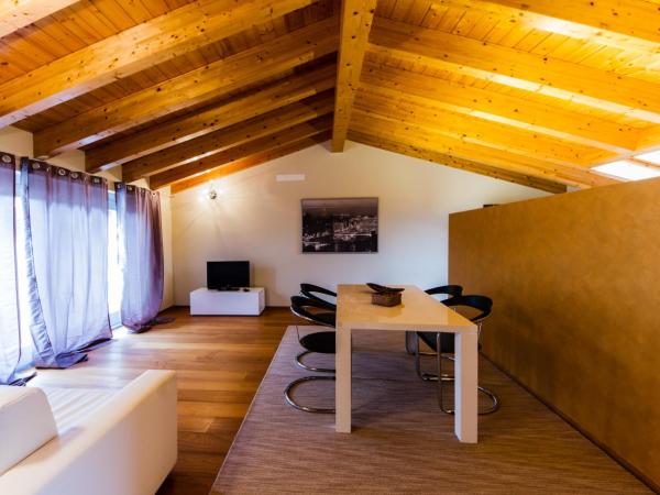 Vip Bergamo Apartments : photo 5 de la chambre studio avec terrasse