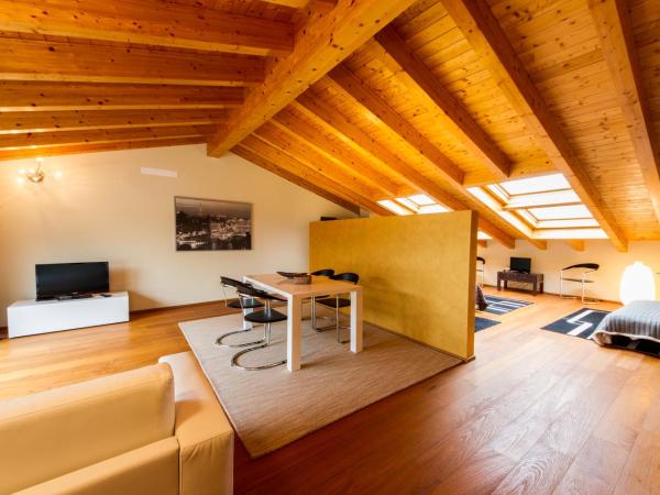 Vip Bergamo Apartments : photo 6 de la chambre studio avec terrasse