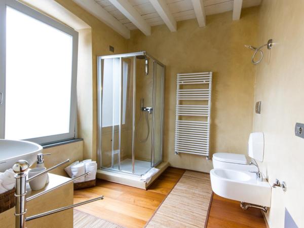 Vip Bergamo Apartments : photo 1 de la chambre appartement 1 chambre supérieur avec vue sur la ville