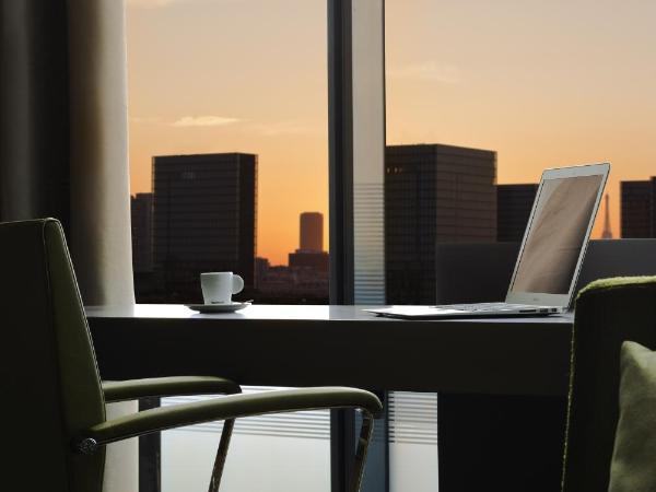 Pullman Paris Centre - Bercy : photo 9 de la chambre suite lit king-size en duplex avec vue panoramique