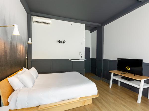 Hôtel du Jardin - Par Les Lofts Vieux-Québec : photo 8 de la chambre chambre lit queen-size - vue sur ville