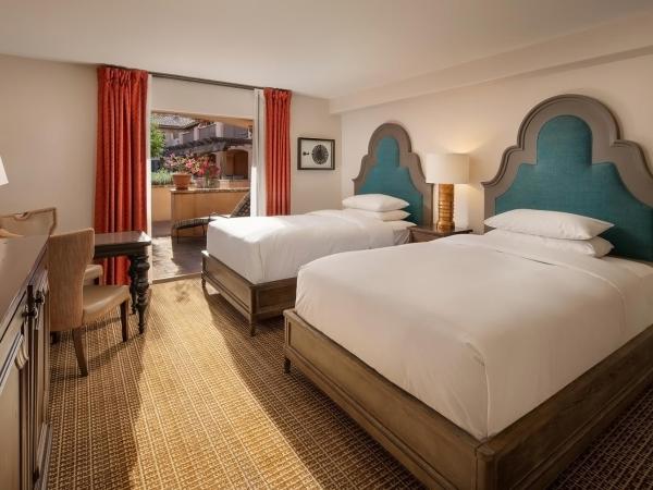 Royal Palms Resort and Spa, part of Hyatt : photo 7 de la chambre chambre double avec 2 lits doubles et terrasse